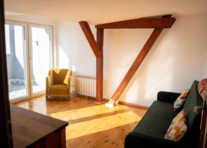 Retro Wooden Touch By Bookinghost * Stettino