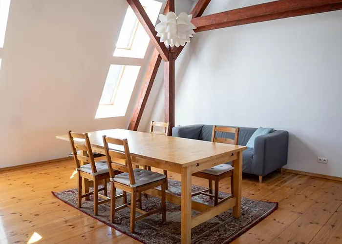 Apartman Retro Wooden Touch By Bookinghost